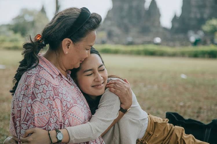 Hadir di Bioskop Online, Film Just Mom Suguhkan Kisah Keluarga yang Menguras Air Mata 