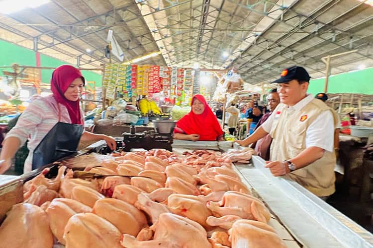 Kunjungan ke Pasar Gedangan, BHS Apresiasi Para Pedagang Teladan
