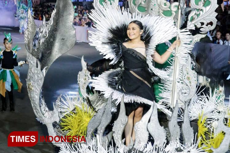 Artis Papan Atas, Prilly Latuconsina dan Yuki Kato Semarakkan Grand Carnival JFC 2023
