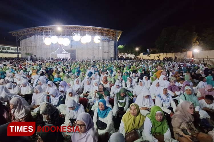 Tumpah Ruah Warga Kota Mojokerto Ikuti Tabligh Akbar Bersama Gus Kautsar 