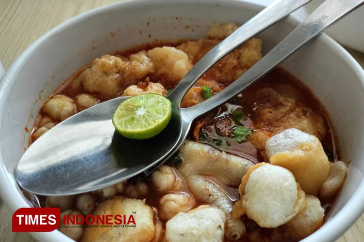Mencicipi Seblak Khas Bandung, Kuliner Favorit Anak Muda di Kota Blitar