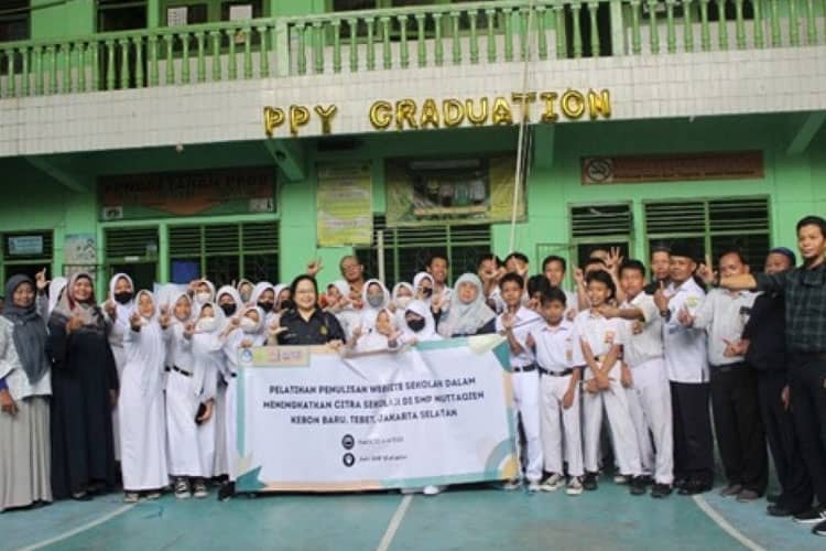 Tim Dosen FIS UNJ Gelar PkM Pembuatan Website Media Pembelajaran di SMP Muttaqien