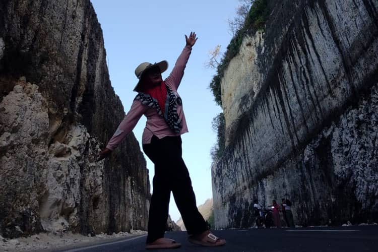 Wisatawan Berburu Spot Eksotis di Pantai Pandawa Bali