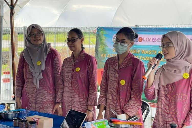 UNJ, UTM, and YPKDT Malaysia Work Together for Bean Waste Training