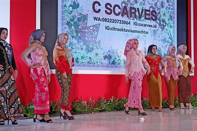 Pesona Hijab C SCARVES, Usung Desain Motif Wayang 