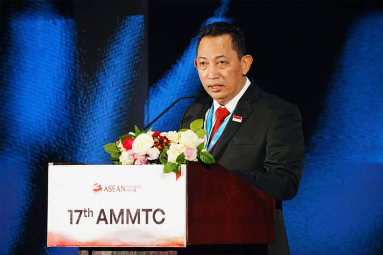 Kapolri Bahas Kunci Hadapi Kejahatan Transnasional di Pertemun AMMTC ke-17 NTT