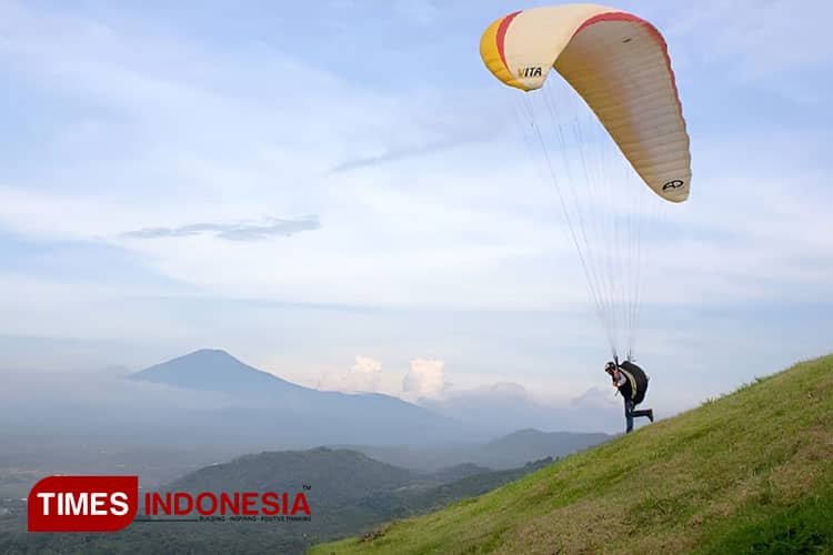 Paralayang Gunung Panten Majalengka, Surganya Petualang Olahraga Ekstrem