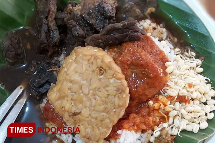15 Rekomendasi Warung Rawon Terenak Di Pasuruan, Rasanya Nendang Bikin Ketagihan