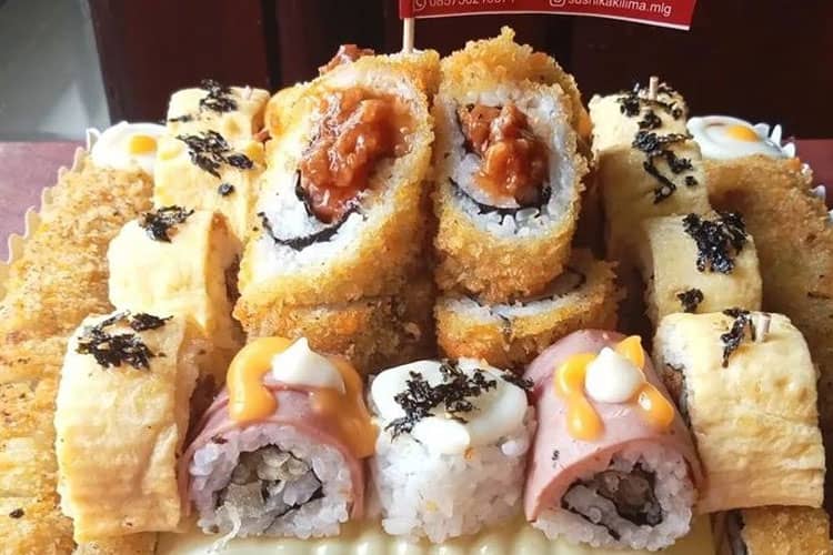 Sushi Kaki Lima: Malang's Affordable Street-Side Sushi Sensation