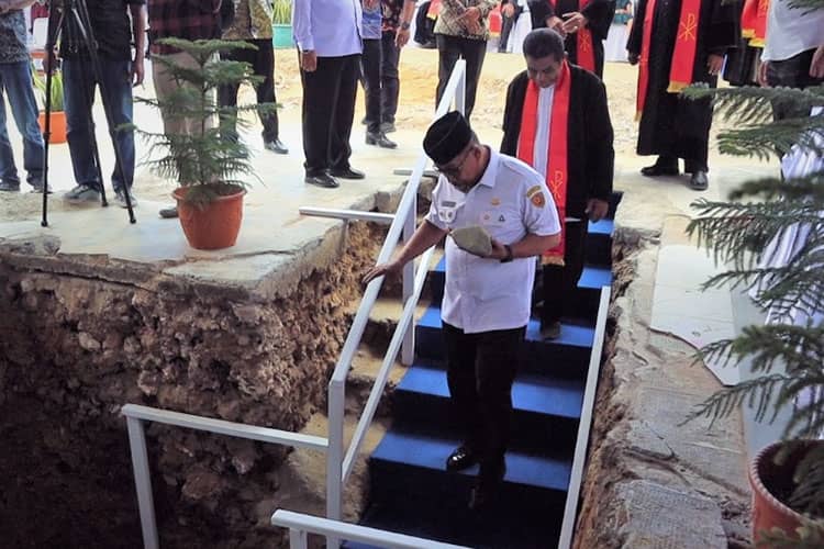 Gubernur Maluku Letakkan Batu Penjuru Gedung Gereja Lahai Roi-Lateri