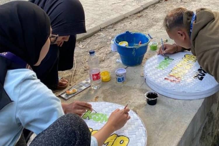 Dukung Pariwisata Lokal, Mahasiswa KSM Tematik Unisma Malang Membuat Spot Foto Gapura Cantik