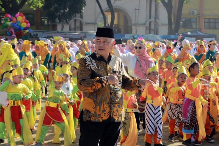 Menggemaskan, Ribuan Anak TK Menari Dolanan Jaran Debog Bersama Bupati Malang