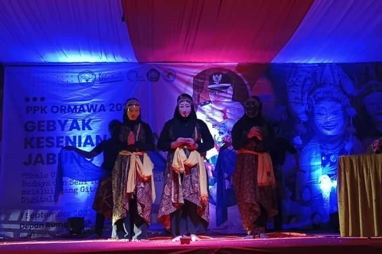 Program PPK Hibah Dikti, Mahasiswa FIA Unisma Tampilkan Seni Tari Topeng "Sang Gita on Today" 