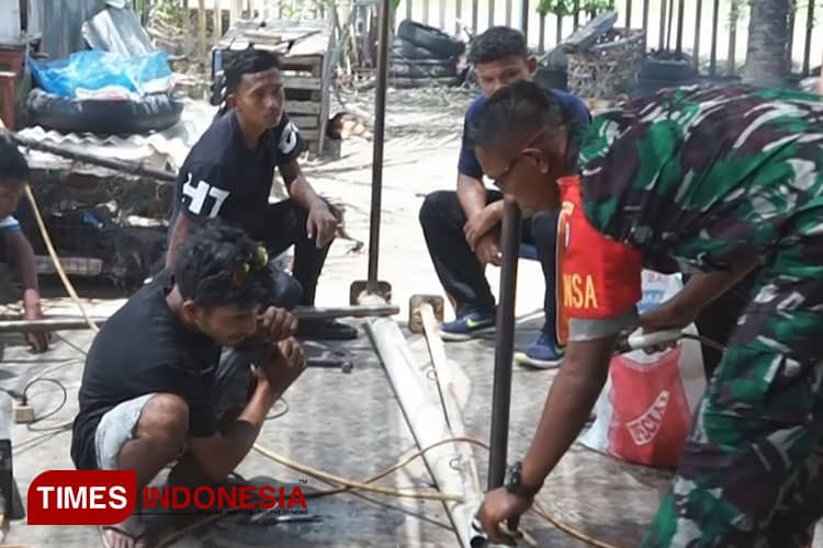 Babinsa Kodim Abdya Aceh Ajarkan Ilmu Mekanik untuk Anak Putus Sekolah