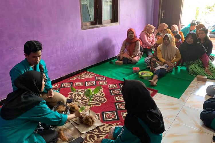 KSM-T 69 Unisma Malang Berdayakan Warga Dusun Kaliasem dengan Mengolah Limbah Serabut Kelapa