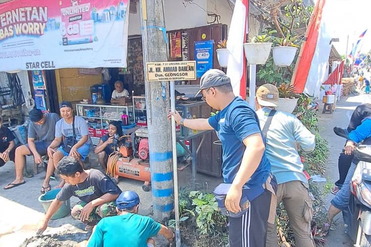 KSM-T Unisma Malang Kelompok 31 Melakukan Peningkatan Fasilitas Desa