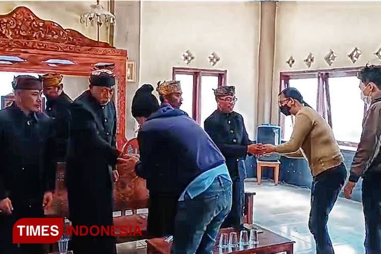 Bertemu dengan Pemangku Adat, Pelaku Kebakaran Gunung Bromo Minta Maaf kepada Suku Tengger