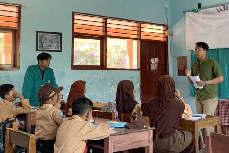 Peserta KSM-T Unisma Malang Gelar Pembelajaran Bahasa Asing Kepada Siswa SDN Wonoayu