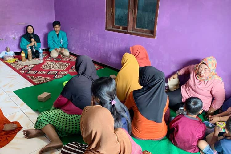 Tangani Hama, KSM-T 69 UNISMA Ajak Warga Membuat Biopestisida