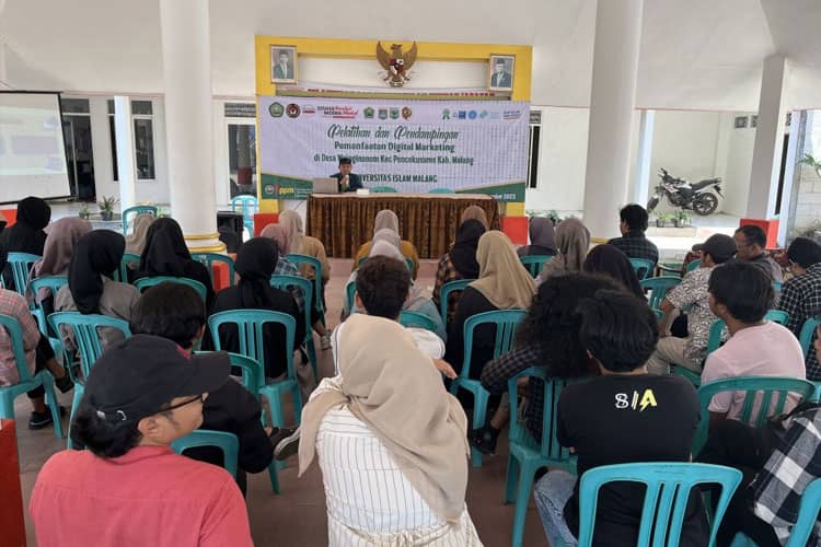 Mahasiswa KSM-T Unisma Malang TIngkatkan Penjualan dengan Digital Marketing