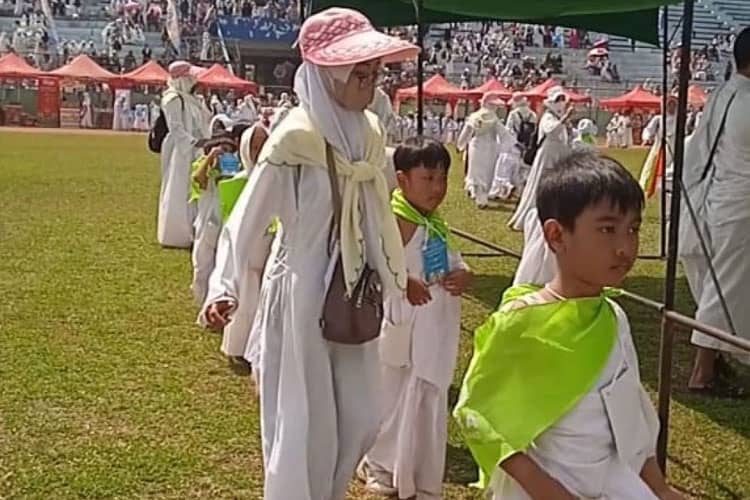 Mahasiswa PPLK FAI Unisma Malang Mendampingi Manasik Haji Siswa RA Al-Jihad