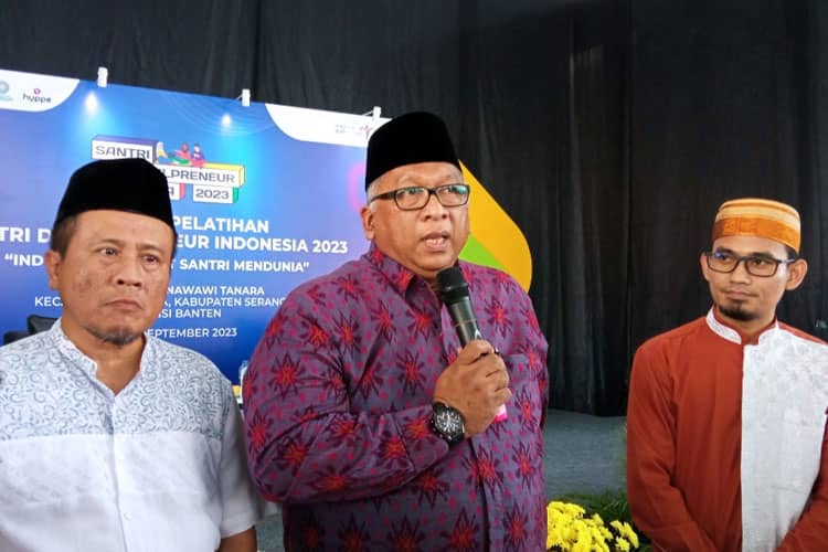 Menparekraf Bekali Santri di Banten Agar Melek Digital
