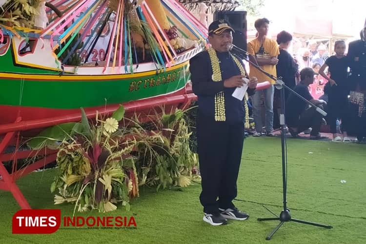 Ratusan Kapal Nelayan Iringi Larung Sesaji Petik Laut Pancer Banyuwangi