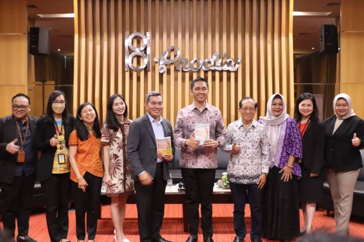 Dosen FK Ubaya Launching Buku ‘Ayo Bersama Cegah Demensia’