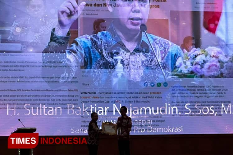 Wakil Ketua DPD RI Sultan B Najamudin Dianugerahi Penghargaan 'Senator Kritis dan Pro Demokrasi' dalam KWP Awards 2023