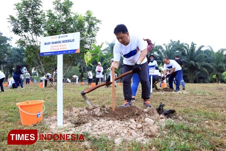 Pupuk Kaltim dan PI Grup Kolaborasi Tanam Ratusan Bibit Pohon untuk Community Forest