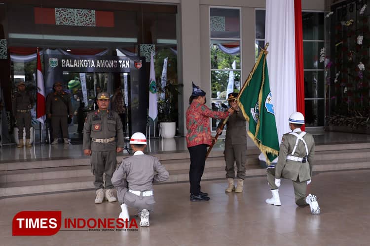 Pataka Jer Basuki Mawa Beya Tiba di Kota Batu