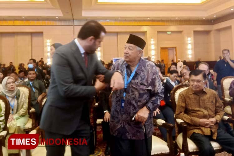 Quraish Shihab: Manusia Mirip Kupu-kupu, Terbakar Karena Kepandaiannya Terbang