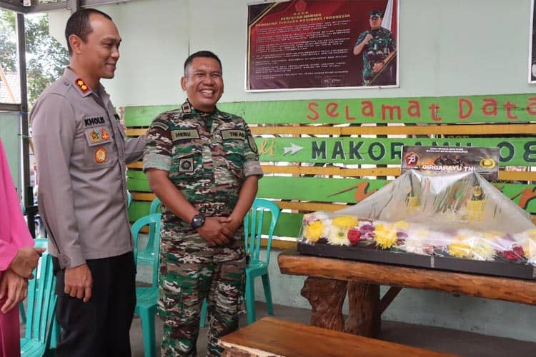 Peringati HUT ke-78 TNI, Kapolres Malang Beri Kejutan Koramil Wagir