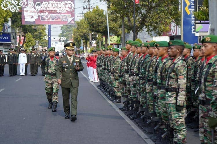 Peringatan HUT ke-78 TNI di Kodim 0808, Forkompinda Blitar Raya Kompak Ikuti Upacara