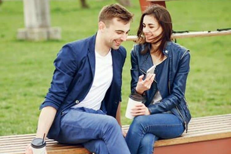Fashion Tips for a Relaxed and Confident First Date
