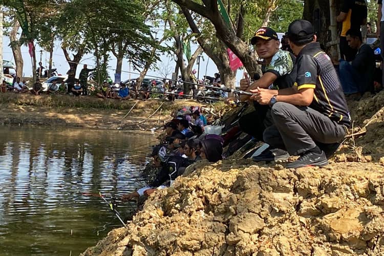 Semarak HUT ke-78 TNI: Kodim Lamongan Pererat Hubungan TNI-Rakyat Melalui Lomba Memancing
