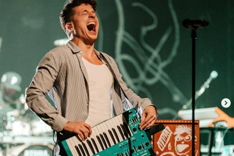 Charlie Puth Sukses Guncang Jakarta dalam 'The Charlie Live Experience'