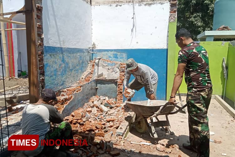 Dandim Situbondo Letkol Inf Bayu Anjas Asmoro Renovasi Masjid Al Kautsar