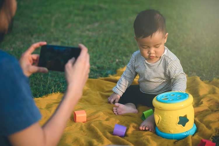 Etika dan Panduan Mengunggah Foto Anak di Media Sosial