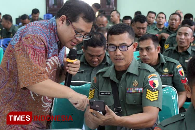 Babinsa Kodim 0809 Kediri Belajar Menulis Bersama TIMES Indonesia