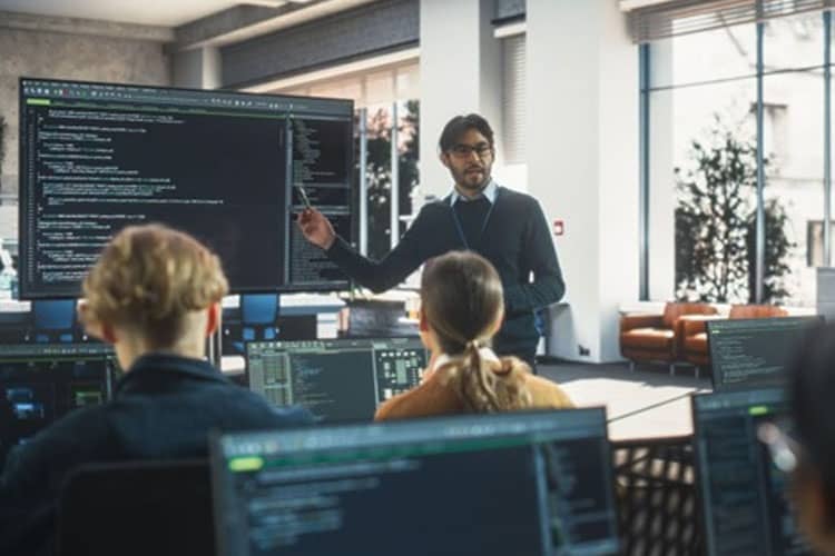 Menggandeng Coders Lab, Bright Corporation Hadirkan Kursus Pemrograman Terdepan ke Indonesia