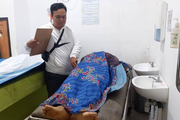 Hilang Konsentrasi, Sales di Probolinggo Meninggal Usai Hantam Truk Parkir