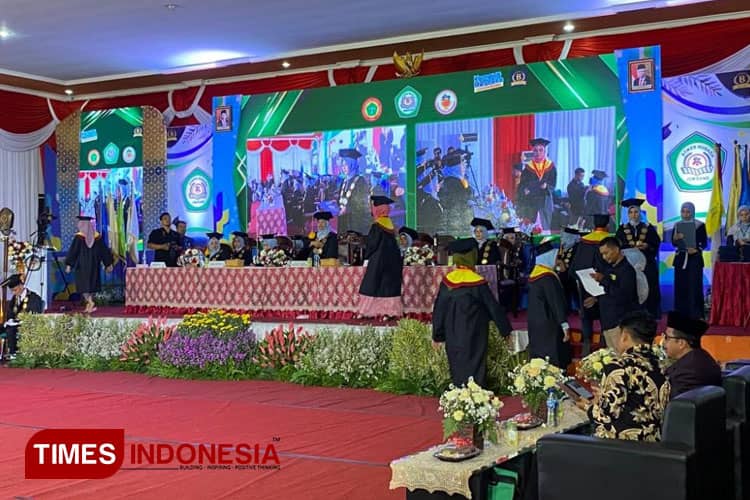 Wisudah XXII, STIKes Husada Jombang Cetak Lulusan Terbaik dalam Bidang Kesehatan