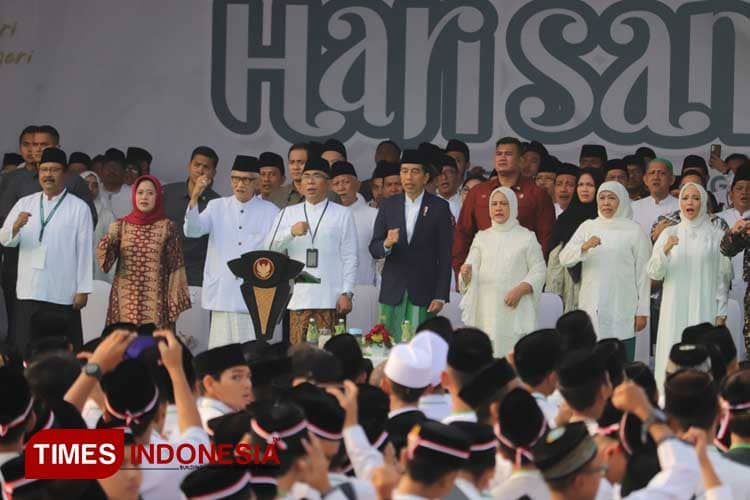 Hari Santri 2023, Santri Bersorak saat Jokowi Sapa Prabowo, Erick Thohir, dan Puan