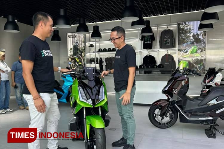 Kendaraan Listrik Roda Dua Makin Diminati, ALVA Experience Center Hadir di Surabaya