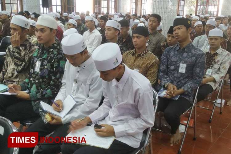 Ratusan Santri Kota Kediri Dibekali Wawasan Kebangsaan dan Bela Negara