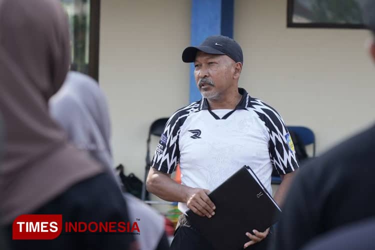 Eks Pelatih Timnas Indonesia U-16, Fakhri Husaini Mengajar di POR Unmuh Jember