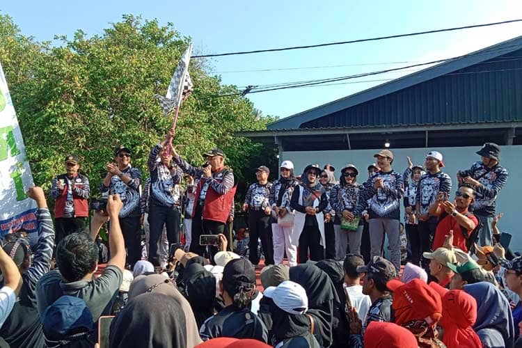 Gerak Jalan HUT PGRI ke -78 Diikuti Ribuan Guru di Kabupaten Malang