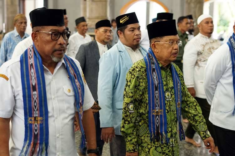 Jusuf Kalla Melantik Pimpinan Wilayah DMI Provinsi Maluku yang Baru di Masjid Raya Al-Fatah Kota Ambon