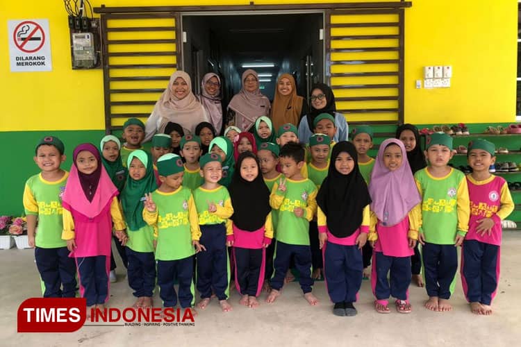 Tangis Haru Lepas Kenangan Mahasiswi Piaud Unisma Malang di TASKI Al-Maarif Malaysia